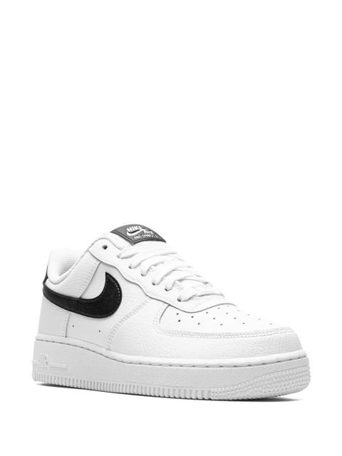 Buty sportowe Nike air force 1 '07 z białej skóry dla kobiet - zdjęcie produktu nr 2